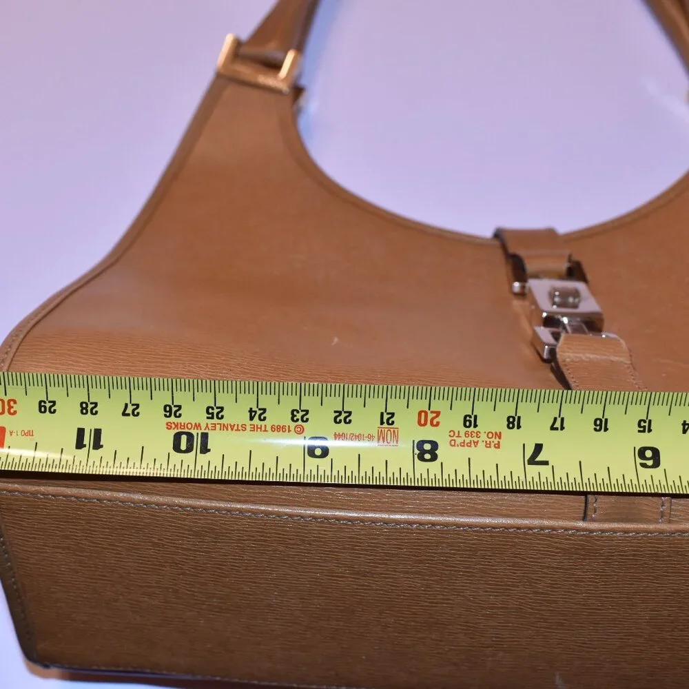 Vintage Gucci Bardo hobo bag in camel leather with the piston-lock closure